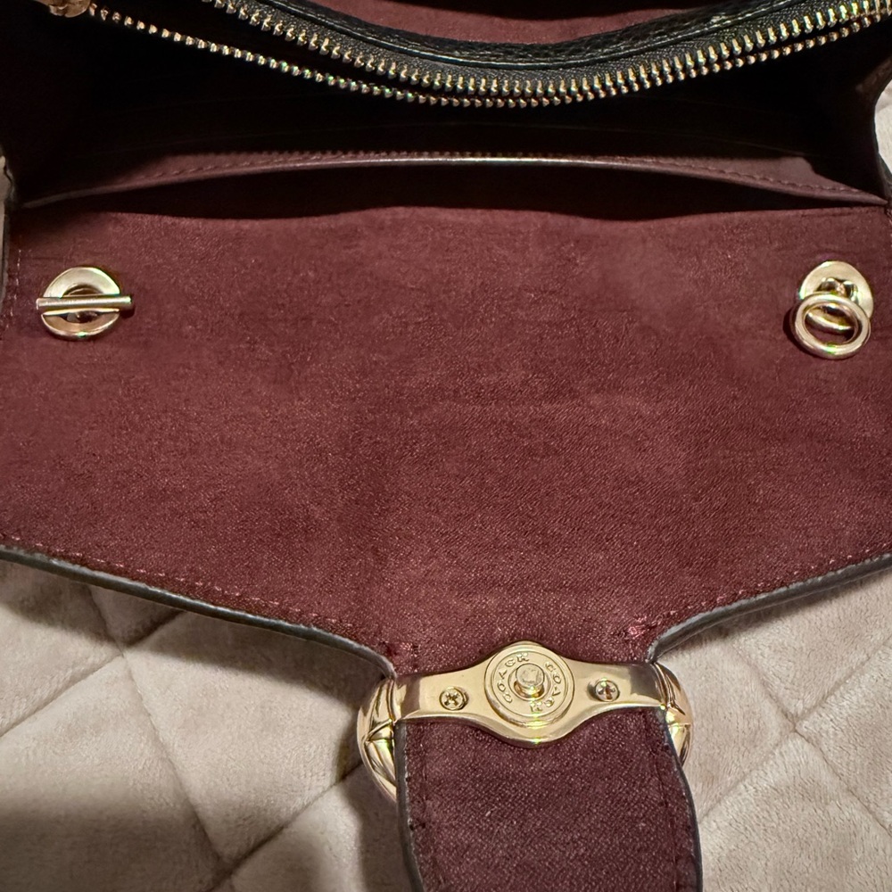 Coach Black Leather Crossbody Bag with Gold Chain - Picture 4 of 4